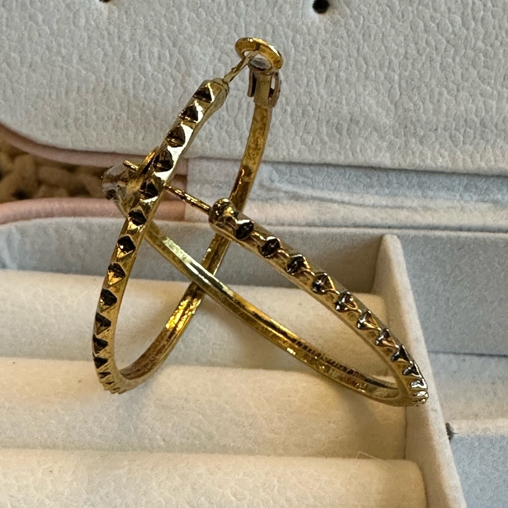 Marlyn Schiff Gold Spike Textured Hoop Earrings NWT‎